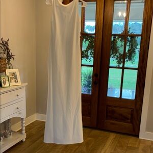 Elegant White Sleeveless Dress